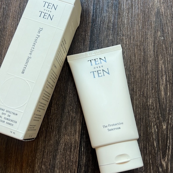 Ten over Ten Sunscreen - Picture 4 of 4